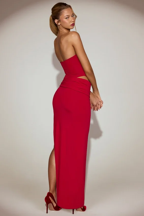 Zorya mjuk jersey bandeau-maxiklänning med utskärningar i True Red Zorya mjuk jersey bandeau-maxiklänning med utskärningar i True Red