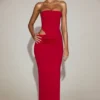 Zorya mjuk jersey bandeau-maxiklänning med utskärningar i True Red Zorya mjuk jersey bandeau-maxiklänning med utskärningar i True Red
