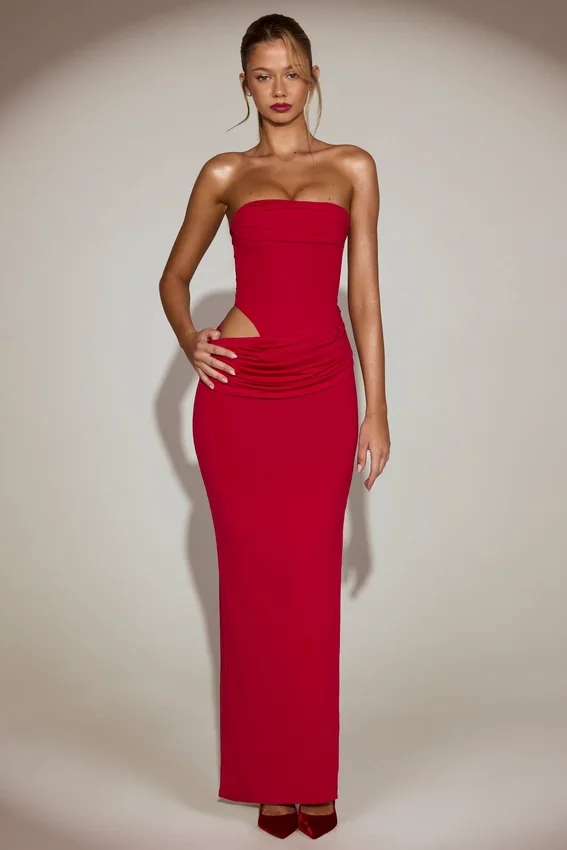 Zorya mjuk jersey bandeau-maxiklänning med utskärningar i True Red Zorya mjuk jersey bandeau-maxiklänning med utskärningar i True Red