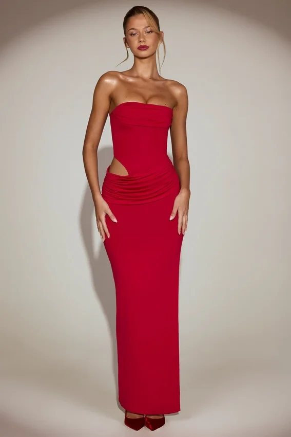 Zorya mjuk jersey bandeau-maxiklänning med utskärningar i True Red Zorya mjuk jersey bandeau-maxiklänning med utskärningar i True Red