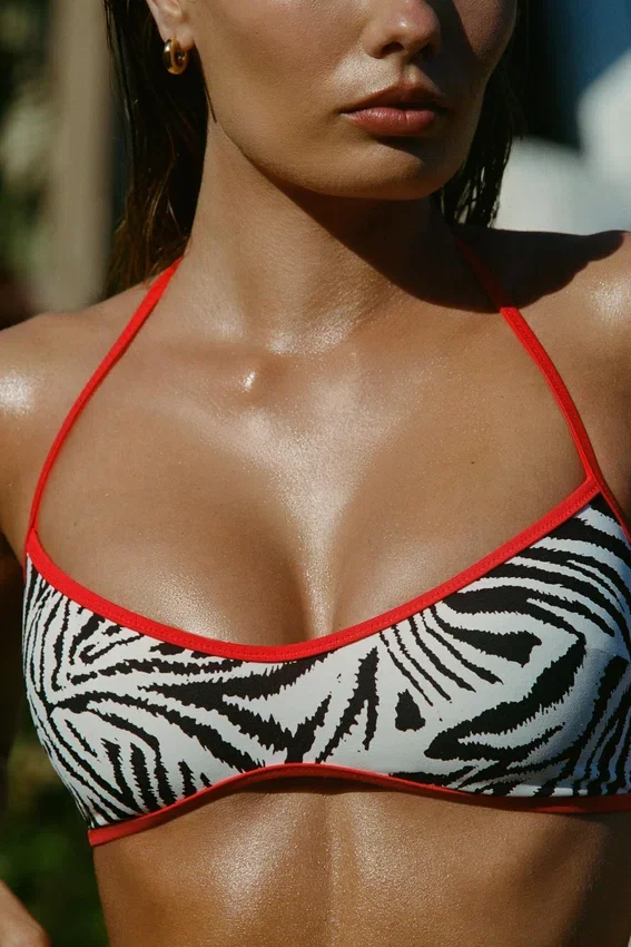 Zuma vändbar bikinitopp med halterneck i zebramönster Zuma vändbar bikinitopp med halterneck i zebramönster